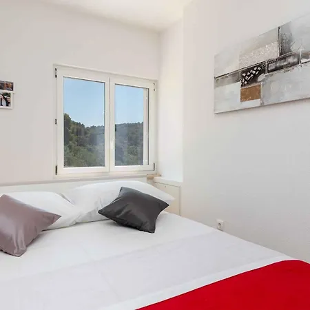 In 42463 Apartment *