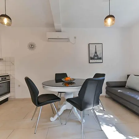 In 42463 Apartment Trogir